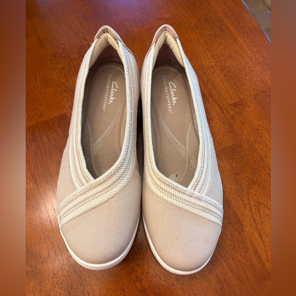 CLARK’S CANVAS SLIPON WOMEN’S SHOE SIZE 9. PT